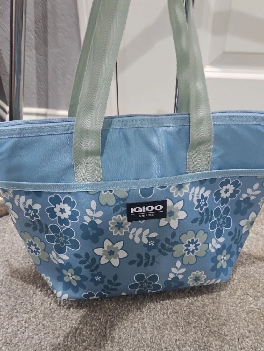 Igloo Light Blue Floral Insulated Tote with Mint Handles